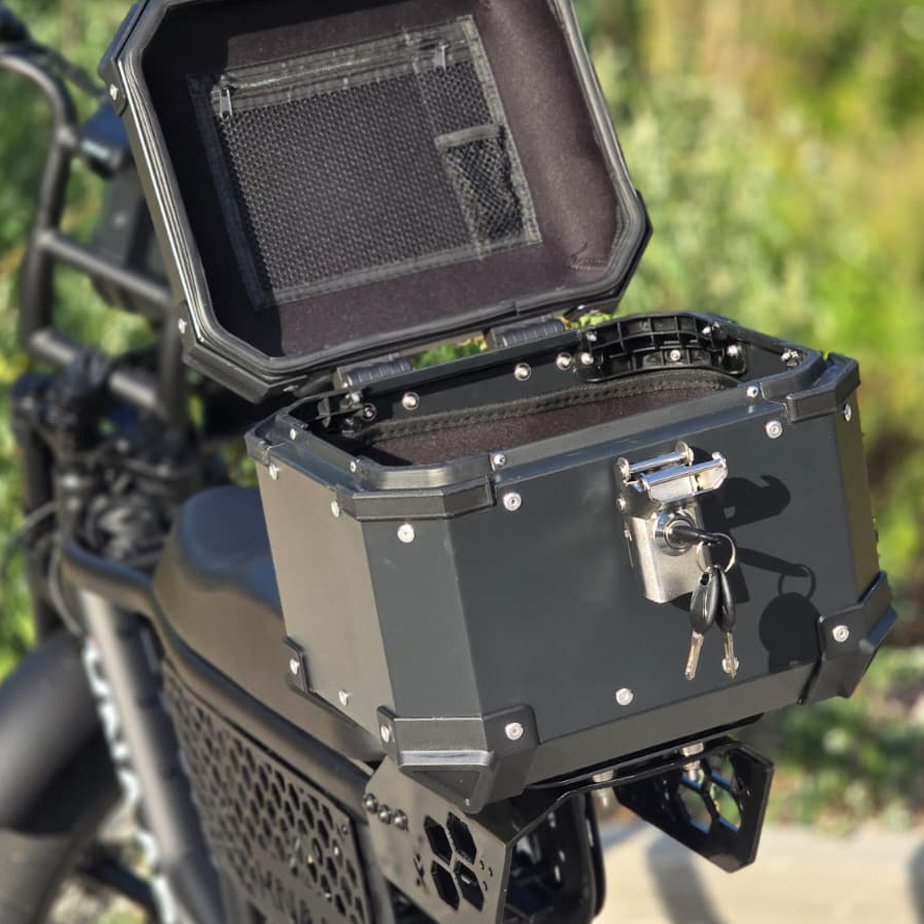 Knaap Achterdrager + Black Top Case