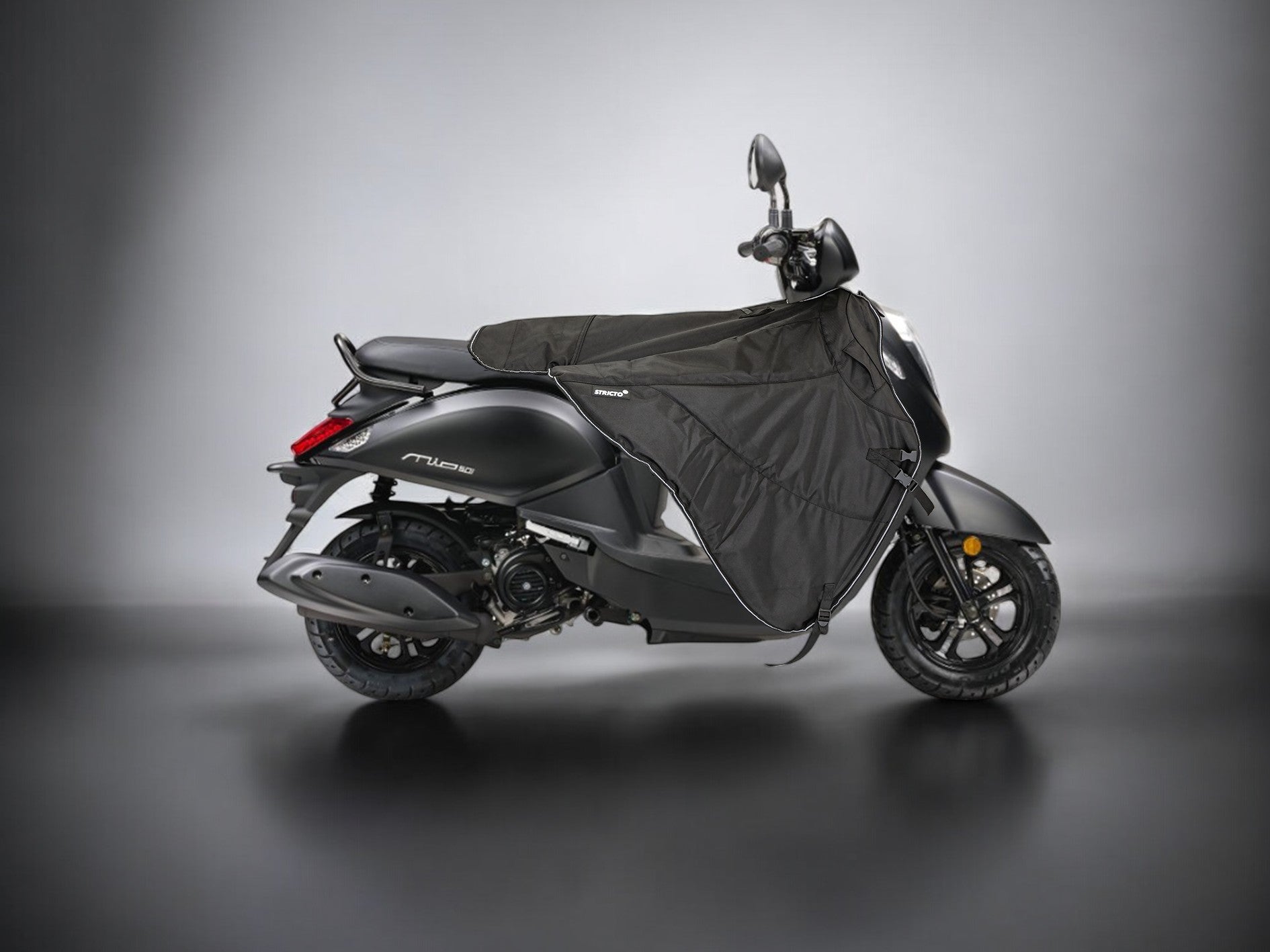 Stricto Titan Deep Black Beenkleed